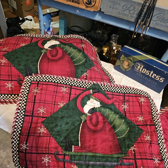 Vintage Debbie Mumm Christmas Fabric Santa Placemats - Picture 3 of 4